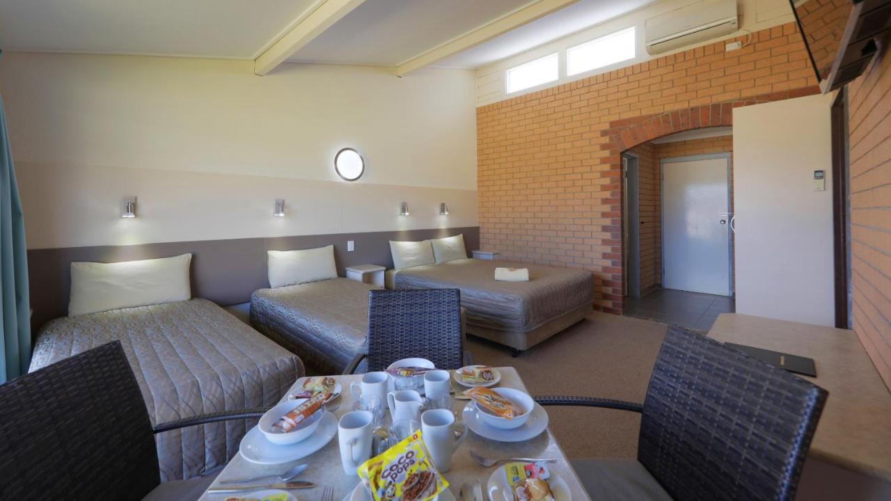 Tenterfield Motor Inn מראה חיצוני תמונה